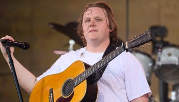 Lewis Capaldi se tomará un descanso indefinido de los escenarios tras sufrir ataque de Tourette