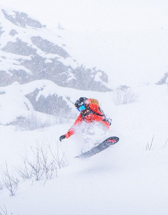 Liam Rivera en freeride de snowboarding