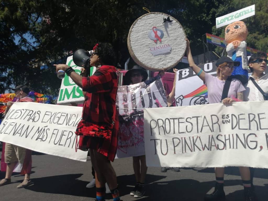 Pancartas de la Marcha LGBT.