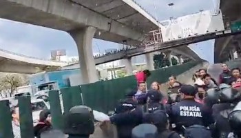 Horas de bloqueo en Periférico Norte: Enfrentamiento entre maestros y policías de Edomex