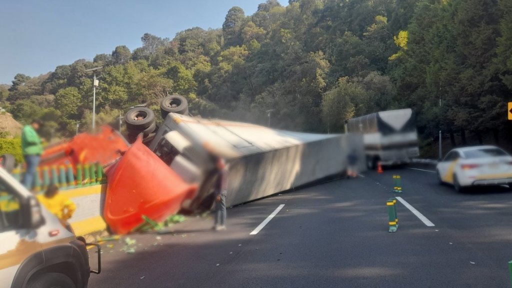 trailer-mexico-cuernavaca-morelos-trafico-accidente