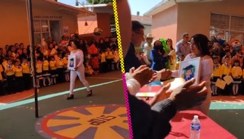 Mamá lleva foto de su hijo fallecido a su graduación y el video te hará llorar