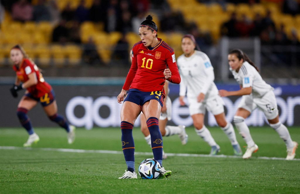 Jenni Hermoso falló un penal en el primer partido de España