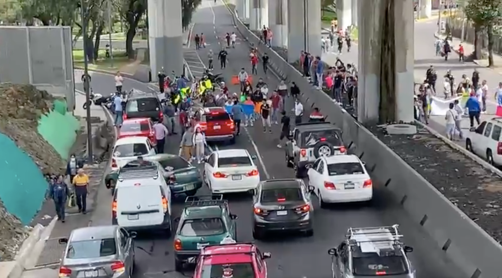 Caos en la México-Cuernavaca por un bloqueo; piden justicia por Jaqueline