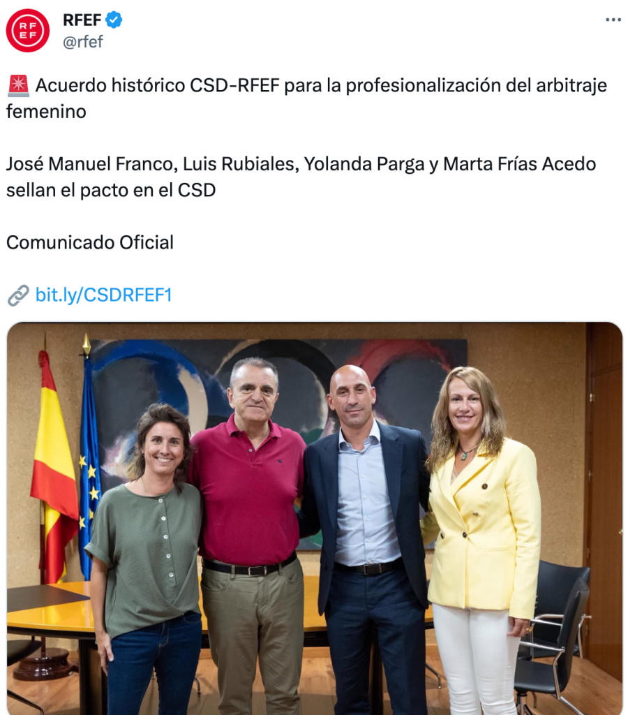 La foto con la que Luis Rubiales celebró el acuerdo por las árbitras