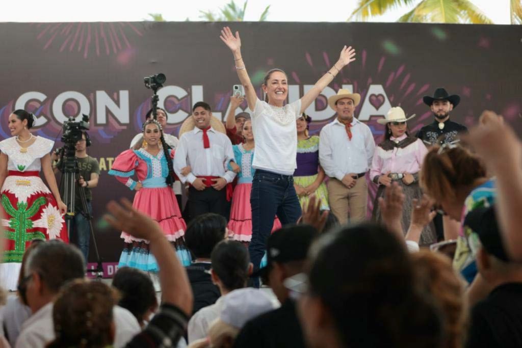 Golpean a policías en cierre de campaña de Sheinbaum en el Monumento a la Revolución