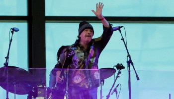 La disculpa de Carlos Santana por sus comentarios transfóbicos