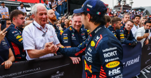 Helmut Marko habló de la reducción salarial a Checo Pérez