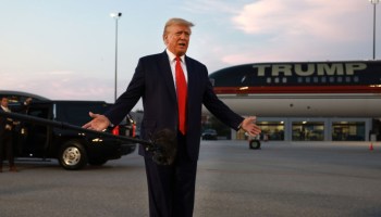 Trump se convirtió en el primer expresidente con una foto policial en Estados Unidos