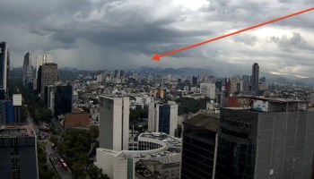 Santa cacucha con la lluvia que cayó en CDMX y el Edomex