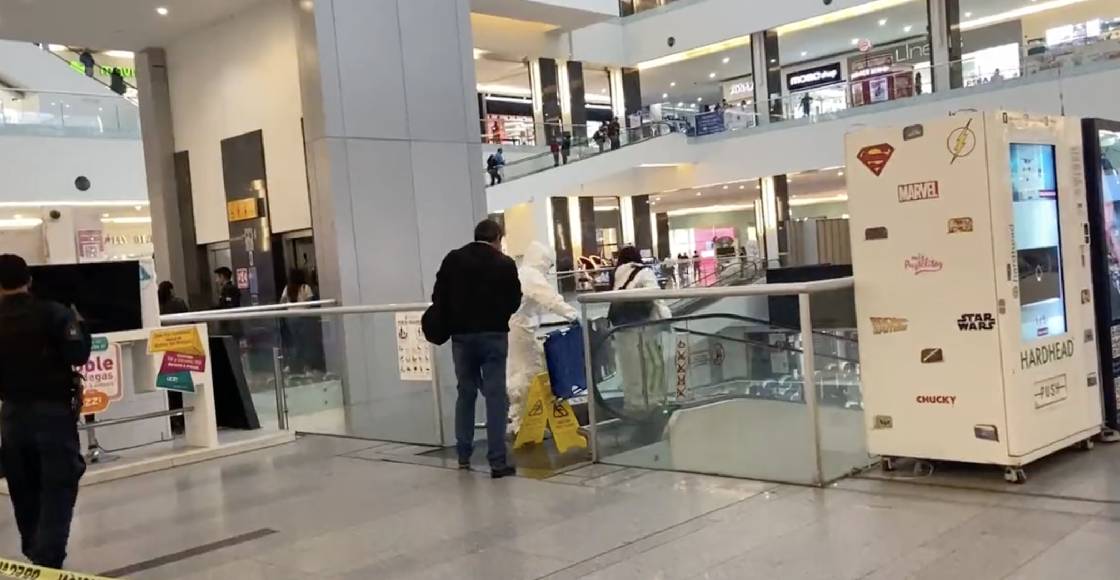 Un hombre murió tras caer del segundo piso de la plaza Town Center Rosario, en Azcapotzalco