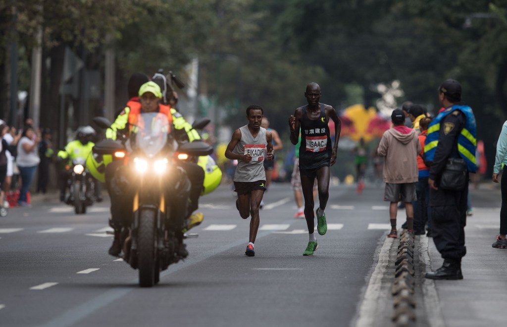 Maratón de CDMX: Calles cerradas, rutas y cambios en el Metro y Metrobús