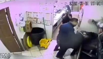 Lo que sabemos de la agresión contra un mesero (menor de edad) en un Subway de San Luis Potosí