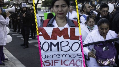 Protesta, bloqueos y encontronazo entre médicos y policías en el Centro Histórico de CDMX