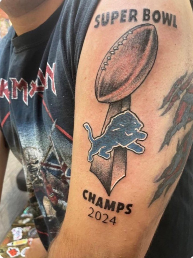 Arriesgado tatuaje de un fan de los Detroit Lions