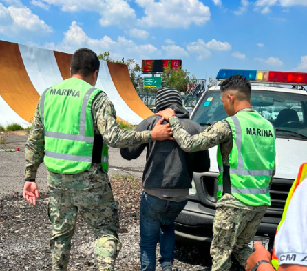 AICM: Detienen a joven que se metió al tren de aterrizaje de un avión