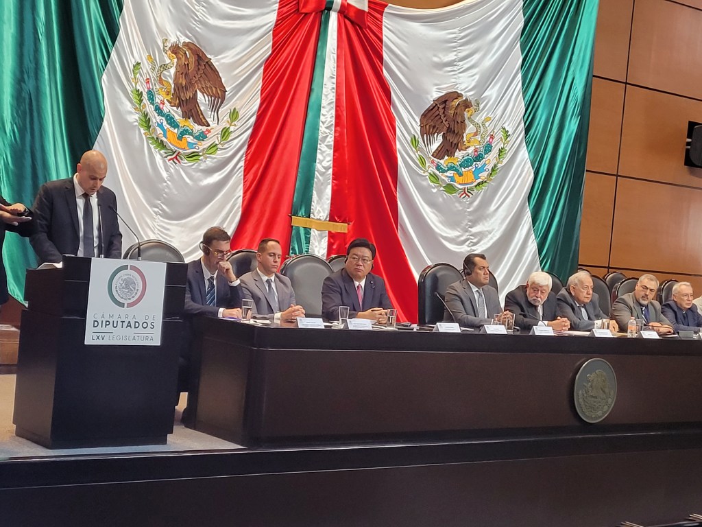 X cosas destacadas sobre la primera audiencia OVNI en México (y no son los aliens)