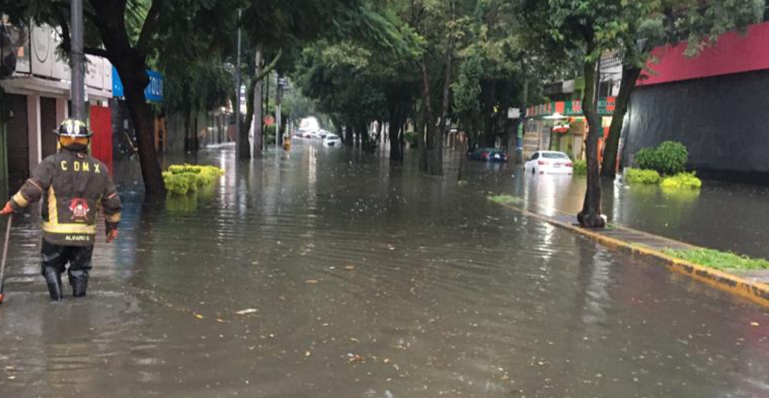 Lluvia y granizo inundan varias zonas de Tlalpan, en CDMX