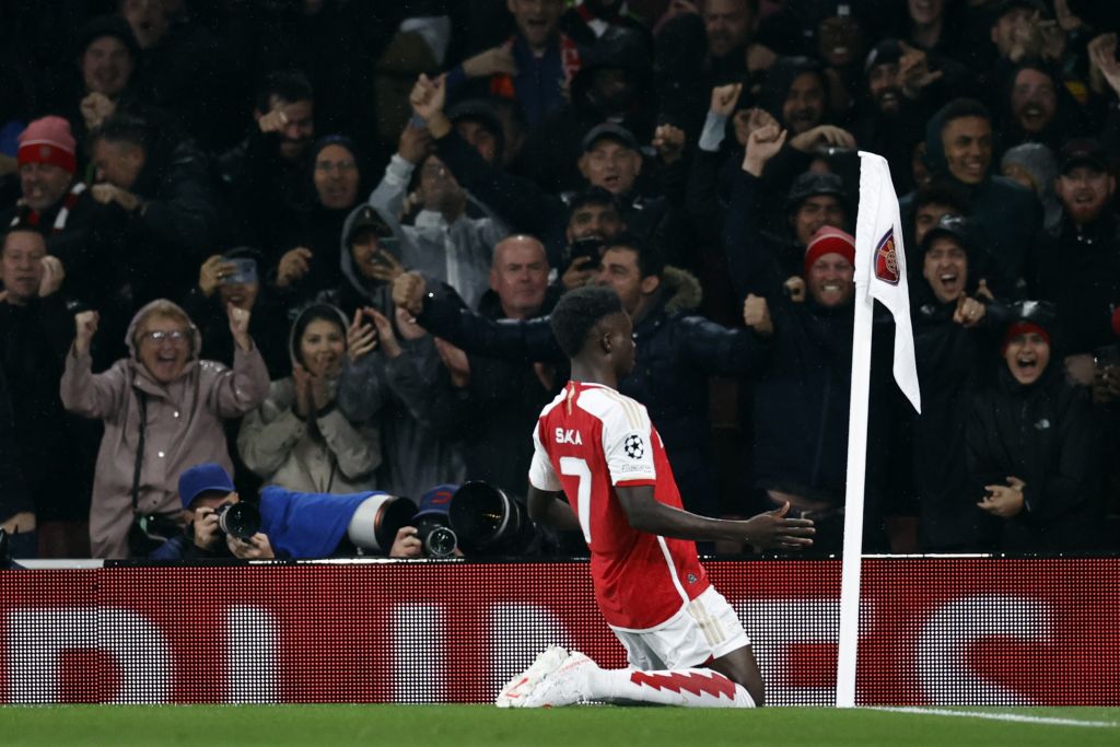 Saka marcó su primer gol en Champions League