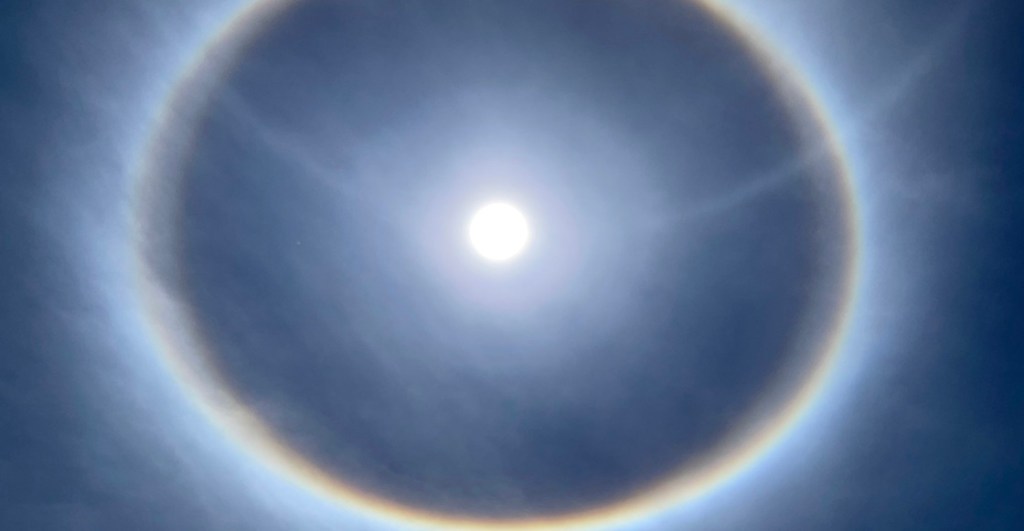 ¿Vieron el Sol? 10 fotos chidas del halo solar que sorprendió a CDMX