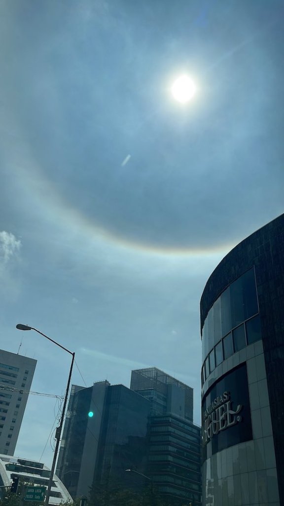 ¿Vieron el Sol? 10 fotos chidas del halo solar que sorprendió a CDMX