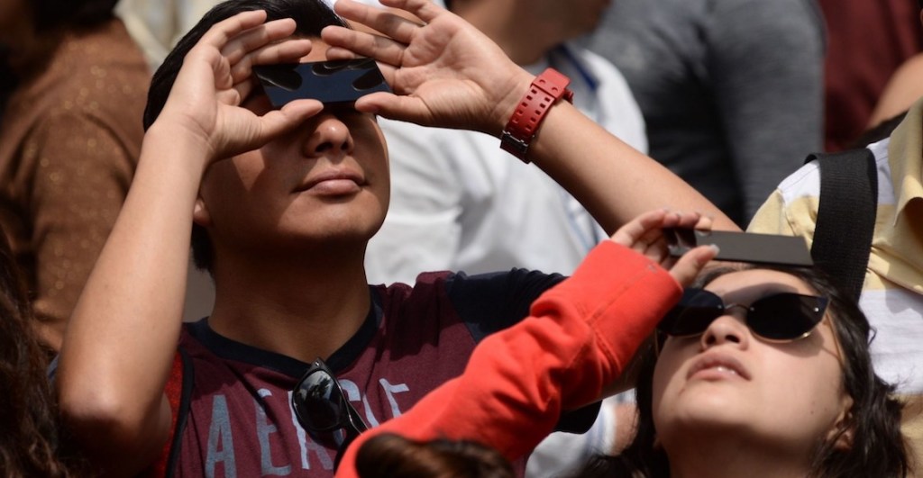 Para ver el eclipse solar, el IPN regalará lentes en estos días y lugares