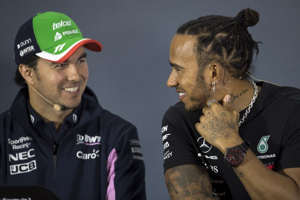 Hamilton defiende a Checo Pérez y critica a Red Bull por no correr a Helmut Marko