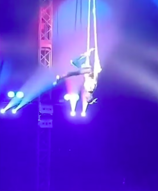 Trapecista cae de varios metros durante show en un circo de Rusia