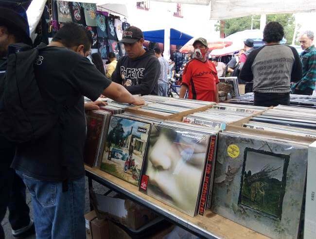 6 joyas que se pueden encontrar en el tianguis del Chopo