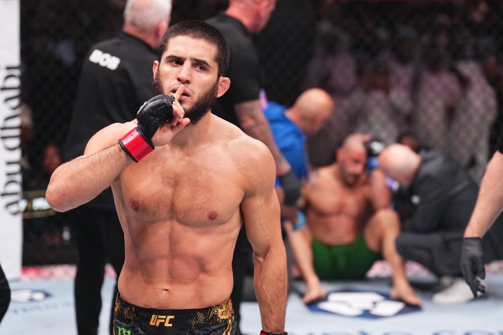 Increíble actuación de Islam Makhachev en UFC 294