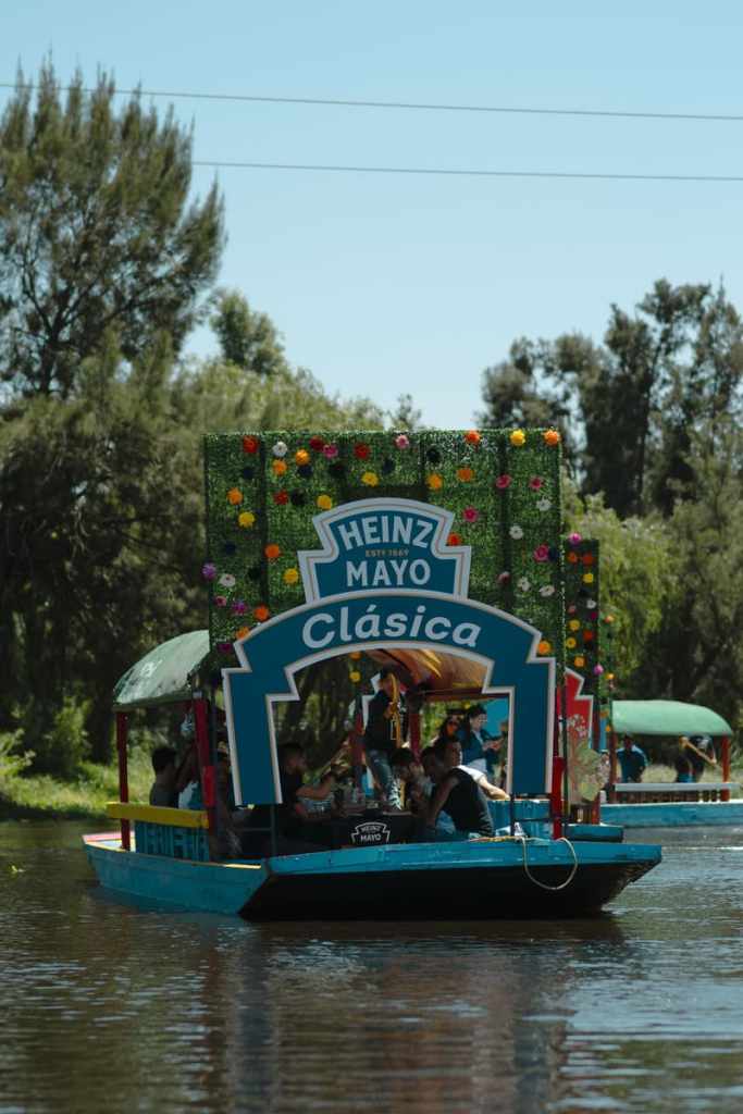 trajineras Xochimilco evento Heinz