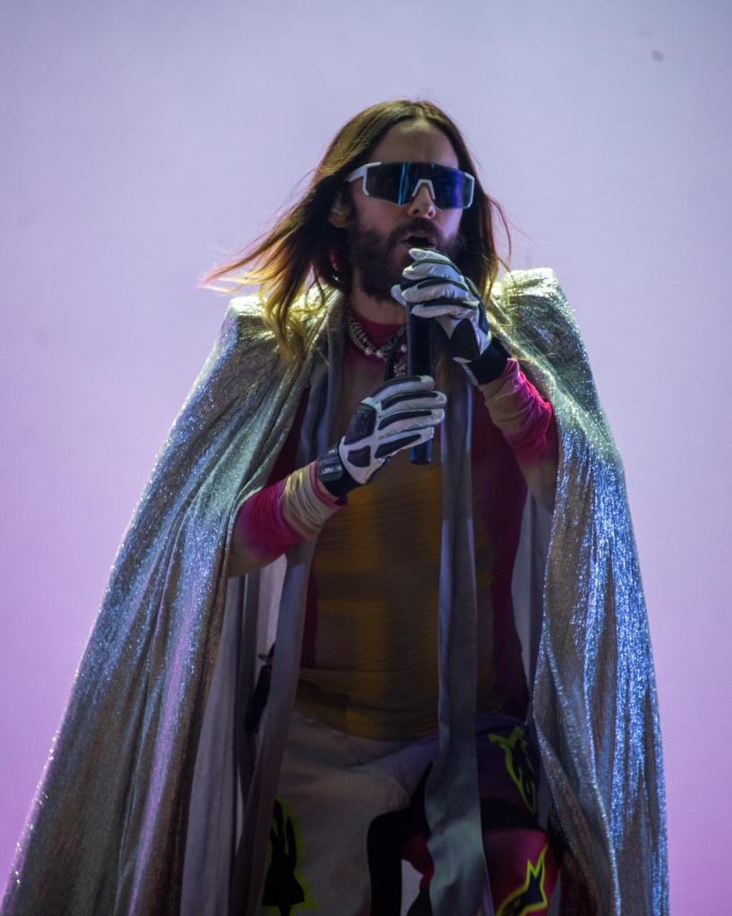 Piruetas y confeti: 30 Seconds to Mars se rifó un show bastante explosivo en el Corona Capital 2023