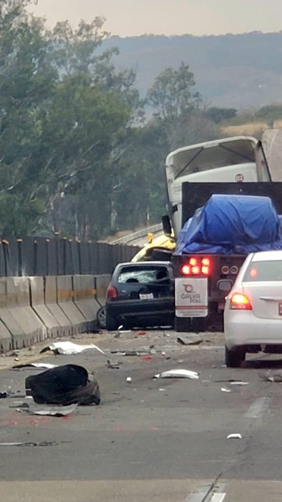 11 km de fila después de una carambola en la autopista México-Querétaro