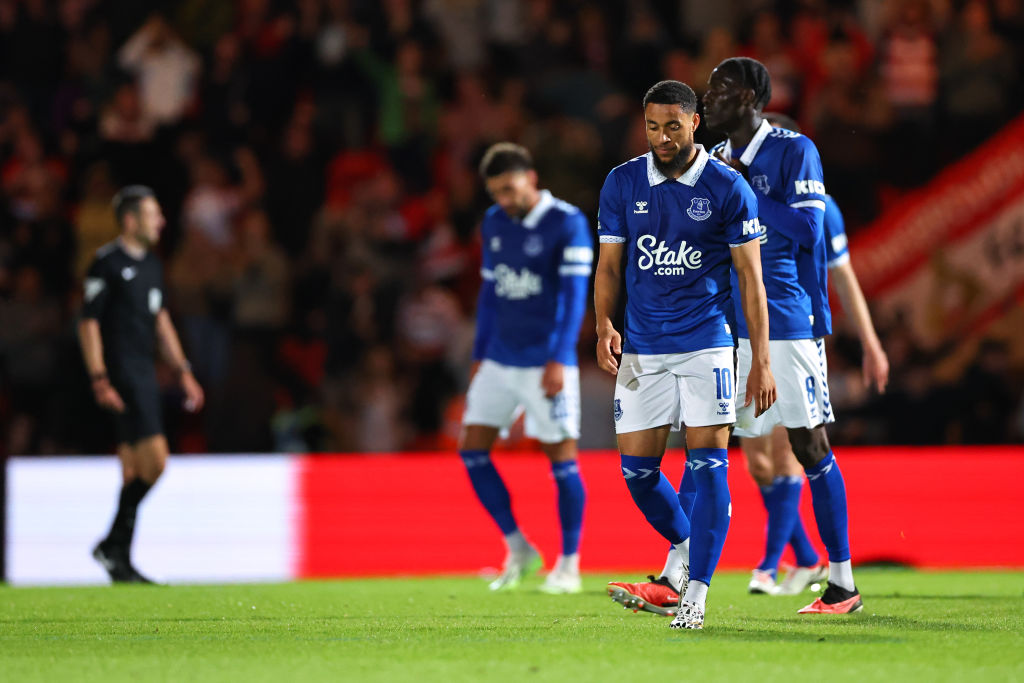 El descenso le respira en la nuca a los Toffees