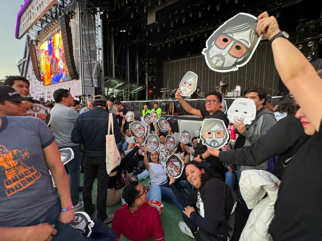 máscaras de Jarvis Cocker en el Corona Capital 2023