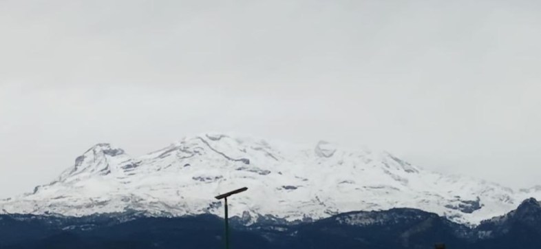 Y en el Nevado de Toluca adelantaron la Navidad con nieve, pero el parque está cerrado