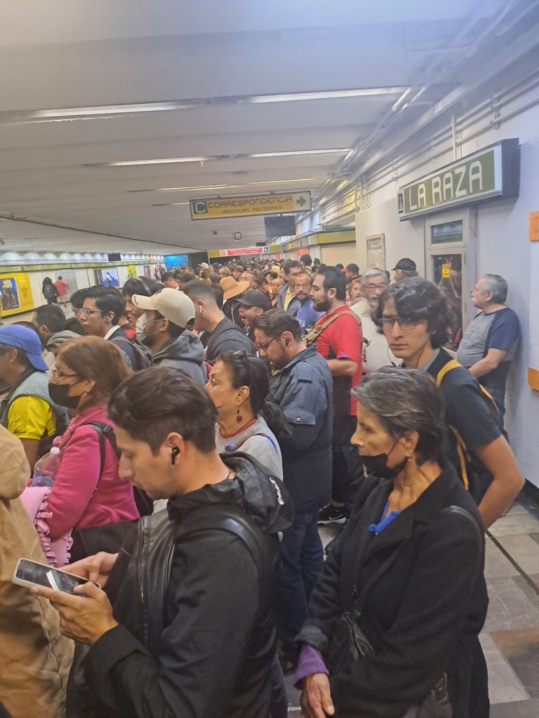 Retrasos en la Línea 3 del Metro CDMX.