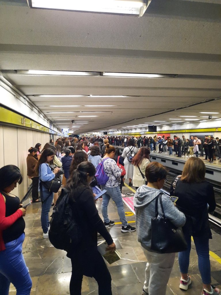 Retrasos en la Línea 3 del Metro CDMX.