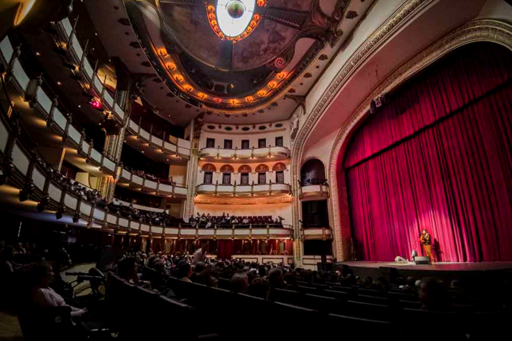 Teatro de la Ciudad Esperanza Iris.