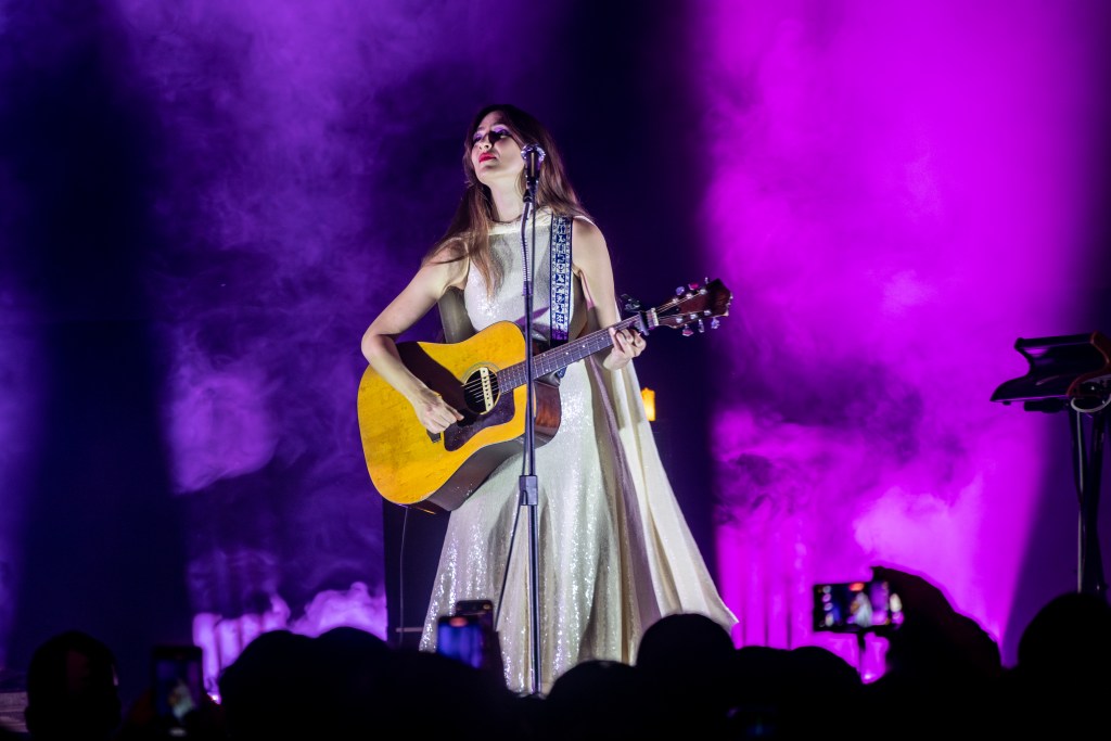 Weyes Blood sedujo al Auditorio BB con un concierto íntimo y etéreo