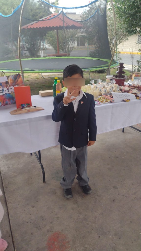 Niño celebró su cumpleaños con fiesta temática del Metro CDMX