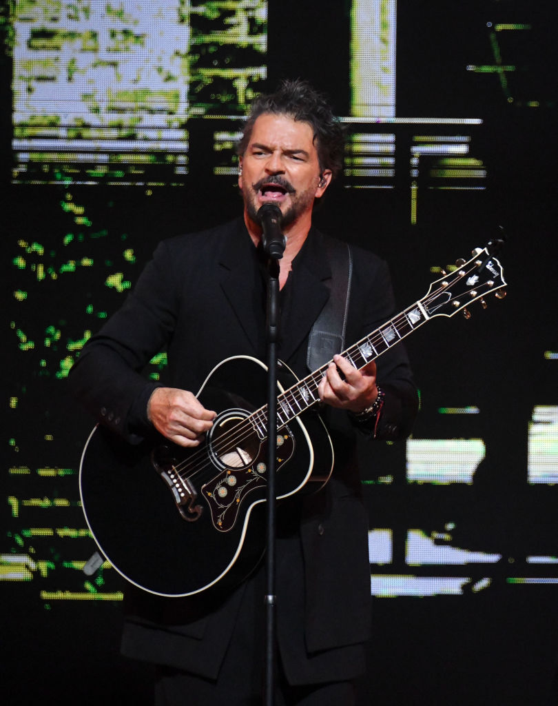 Ricardo Arjona anuncia su retiro de los escenarios por una extraña enfermedad