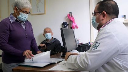 Que sean una realidad: Permisos para faltar al trabajo para llevar a adultos mayores al médico