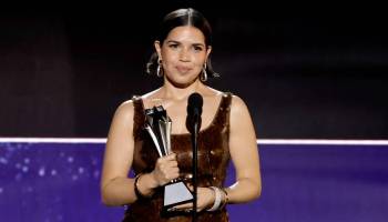 El poderoso y emotivo discurso de America Ferrera en los Critics Choice Awards 2024