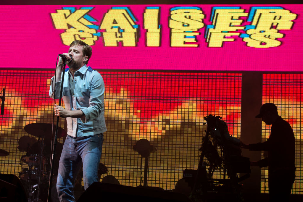 Kaiser Chiefs saca su lado disco y nos ponen a bailar con la rola "Burning in Flames"