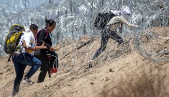 Quitan alambres de púas de frontera de texas.