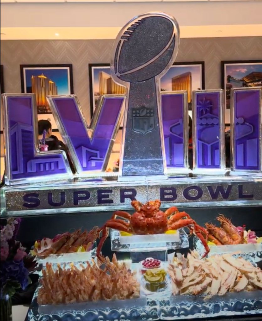Fuente de mariscos en la suite mas lujosa para ver el Super Bowl en Las Vegas