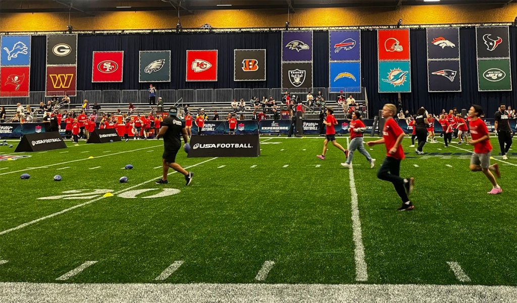 Niños disfrutando del NFL Experience de Las Vegas