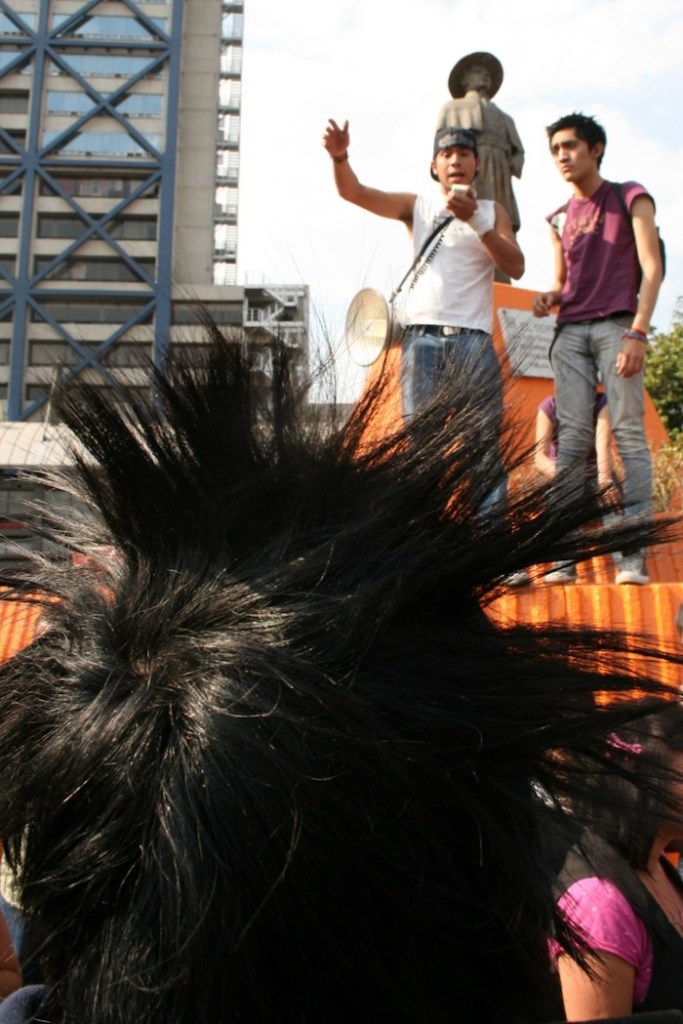 Fotos para recordar la épica batalla de emos contra punks en Insurgentes