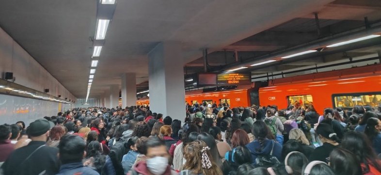 Y la acaban de abrir... hasta 25 minutos de aglomeraciones y fallas en la Línea 12 del Metro